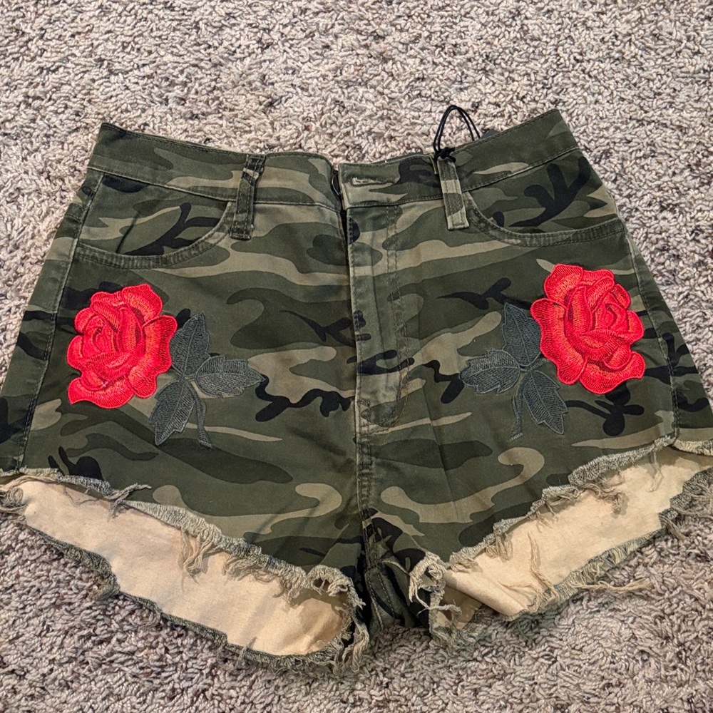Fashion Nova- Camo Embroidered Rose Shorts Size L